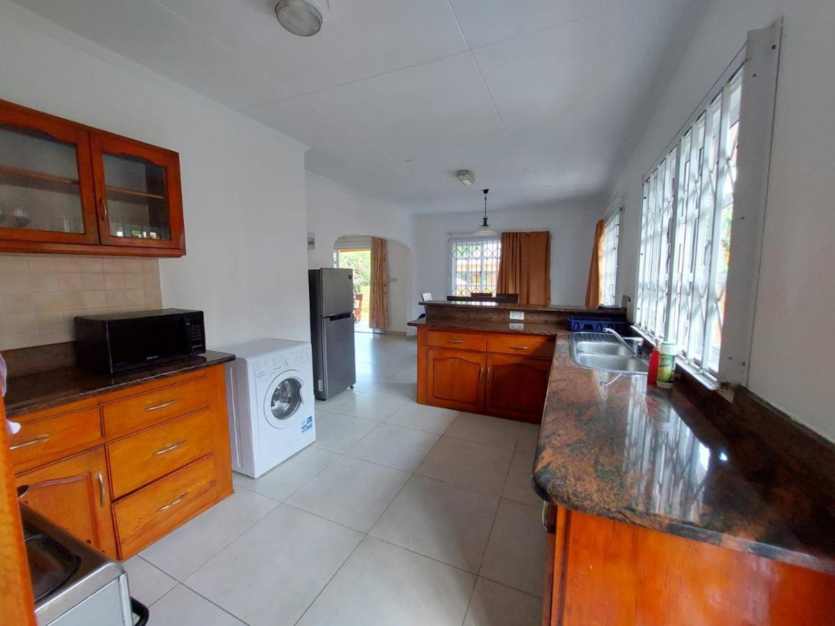 Beau Vallon Villa Self Catering With Pool מראה חיצוני תמונה