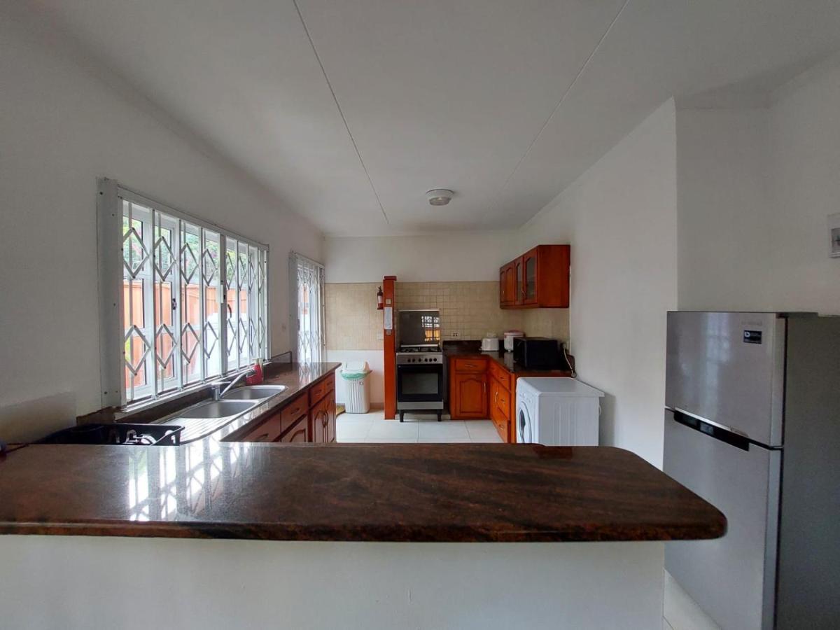 Beau Vallon Villa Self Catering With Pool מראה חיצוני תמונה