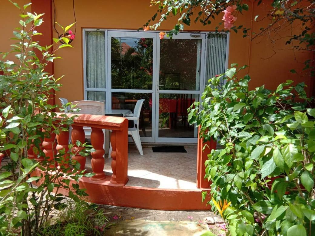 Beau Vallon Villa Self Catering With Pool מראה חיצוני תמונה