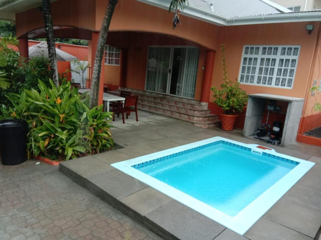 Beau Vallon Villa Self Catering With Pool מראה חיצוני תמונה